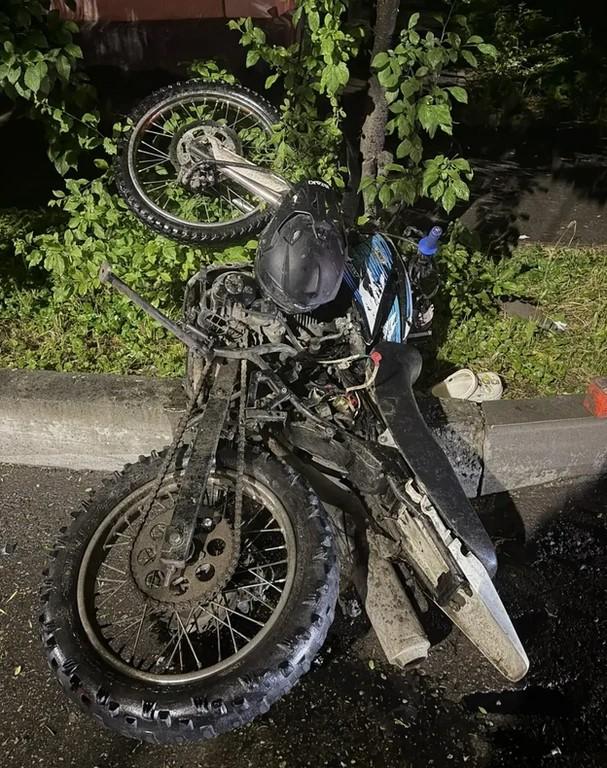В реанимацию попали два подростка после ночной поездки на мотоцикле в Ессентуках