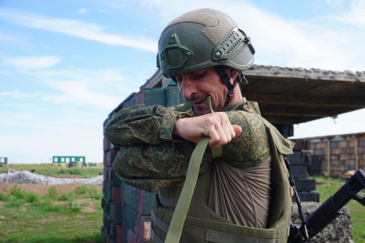 Военнослужащие научились спасать раненых в условиях общевойскового боя