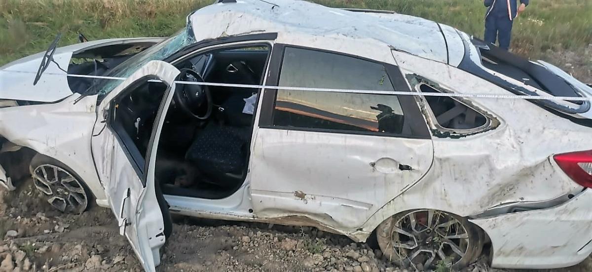 В больницу попал водитель после опрокидывания в кювет в Левокумском округе