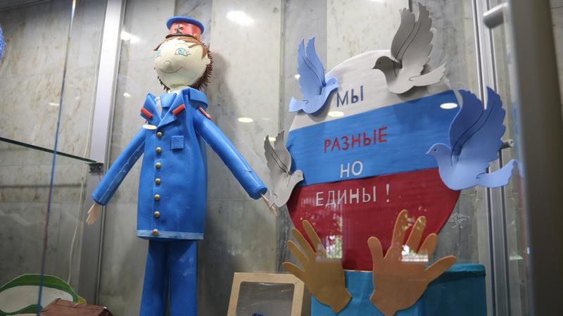 В здании ГУ МВД России по СК открылась выставка детских работ