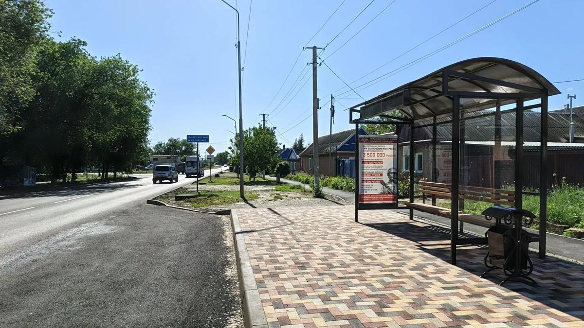 В Ипатово закончили ремонт социально значимой дороги