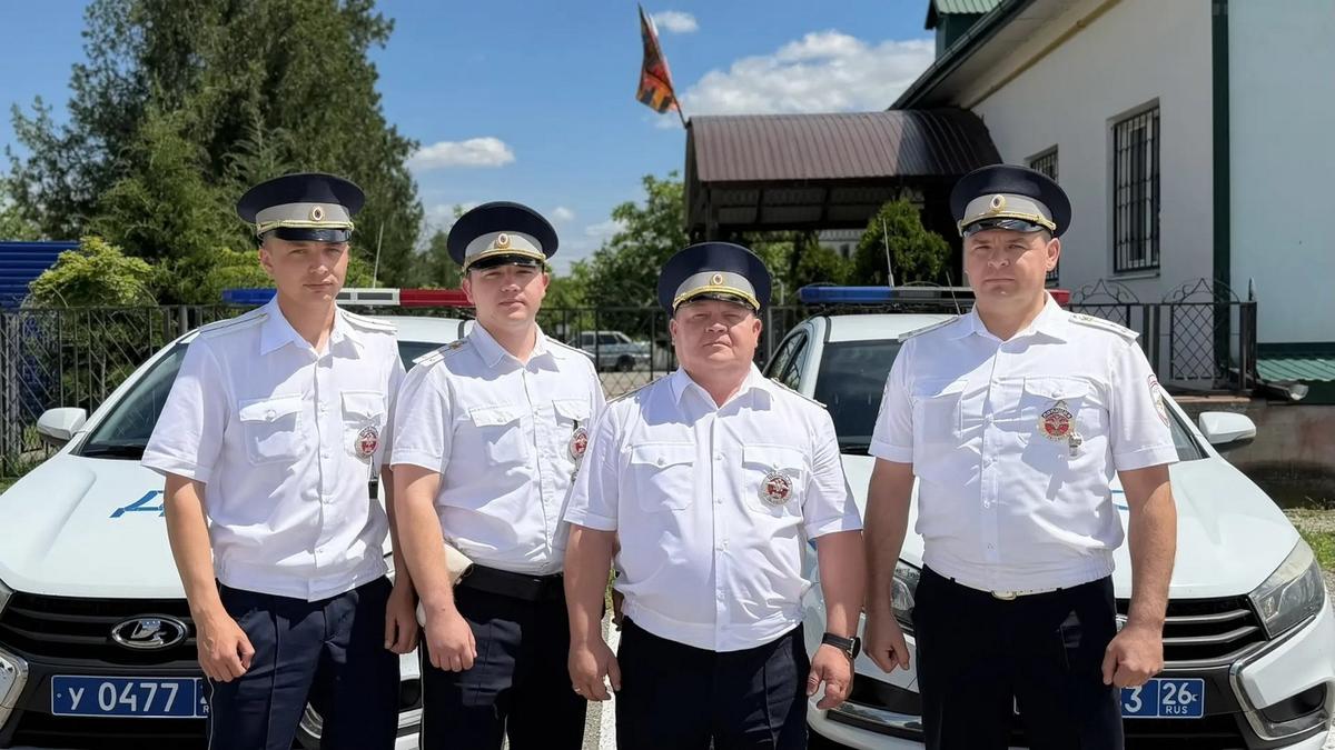 На Ставрополье полицейские выручили иностранного мотоциклиста