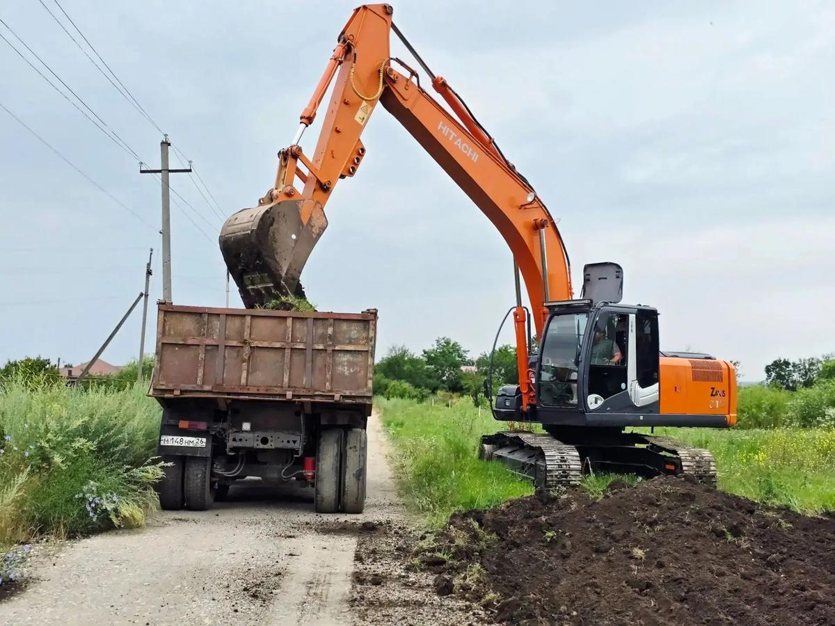 В селе Минераловодского округа ремонтируют дороги на трёх улицах