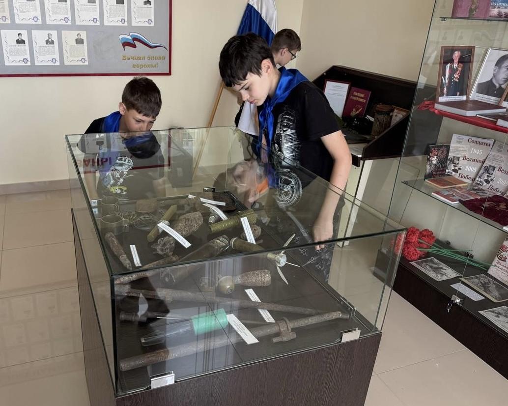 Ессентукским школьникам показали работу полиции
