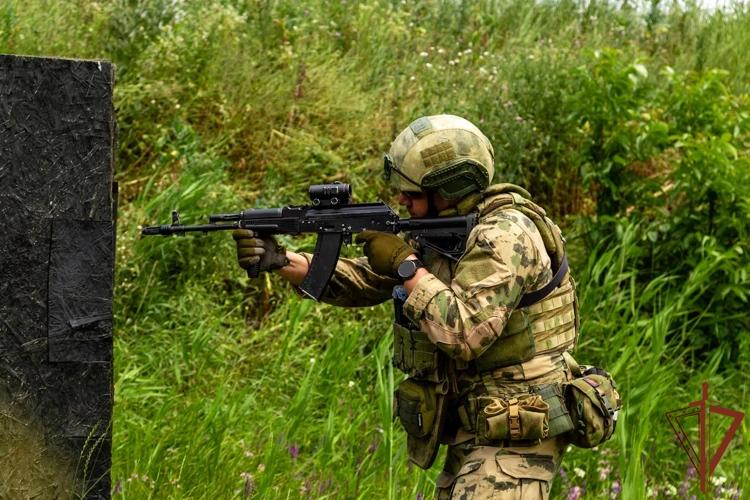 Спецназ Росгвардии Ставрополья улучшает навыки на полигоне «Тамбукан»