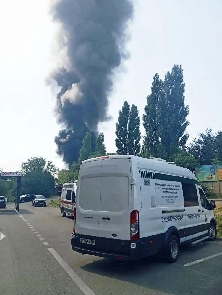 В районе хутора Вязники под Ставрополем после пожара от БПЛА проверили воздух
