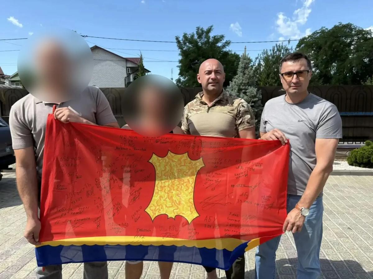 «Пикап» с гуманитарной помощью получили бойцы из Апанасенковья на передовой
