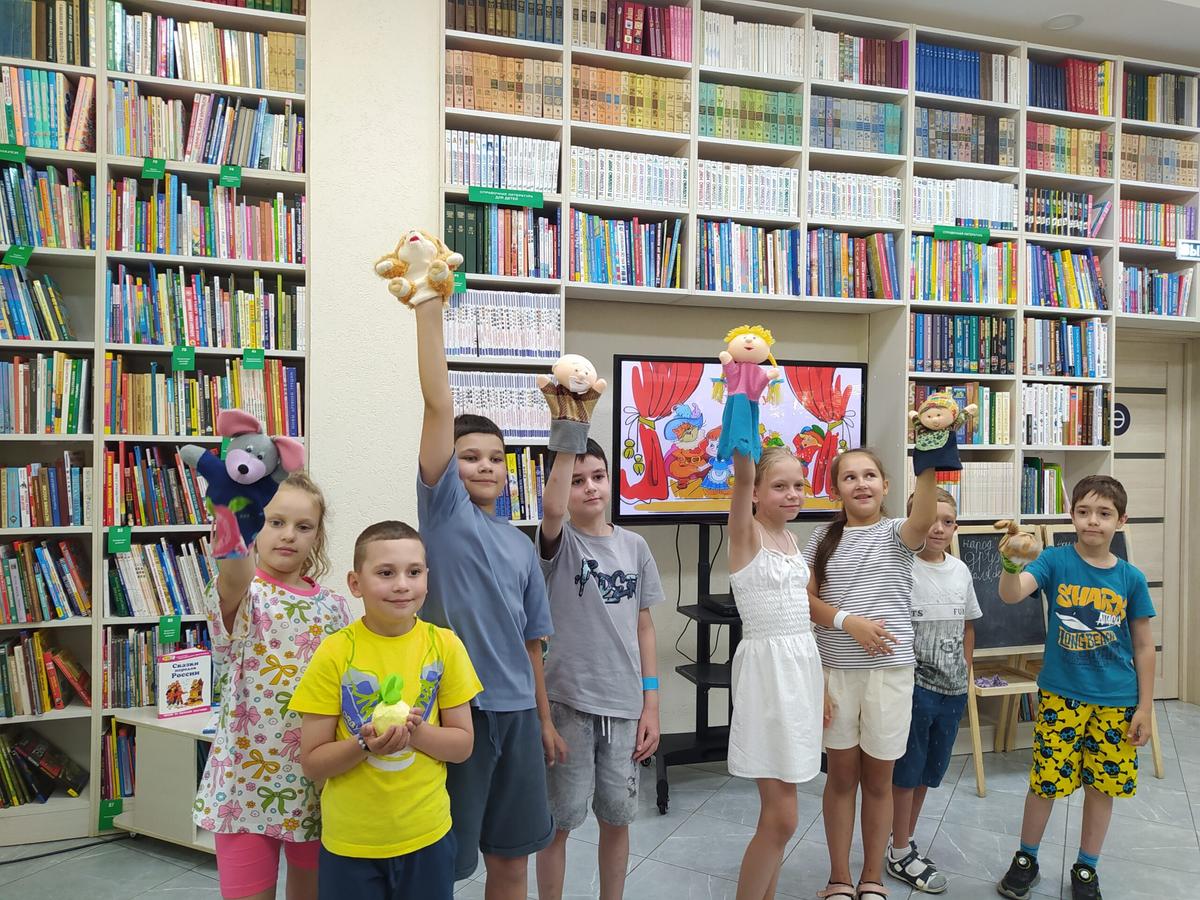 Народов много – Родина одна!