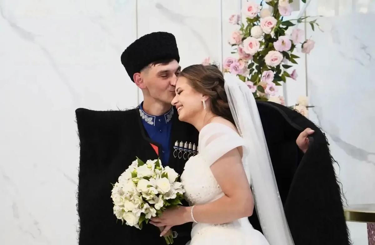В День семьи, любви и верности в Пятигорске открыли новое здание отдела ЗАГС