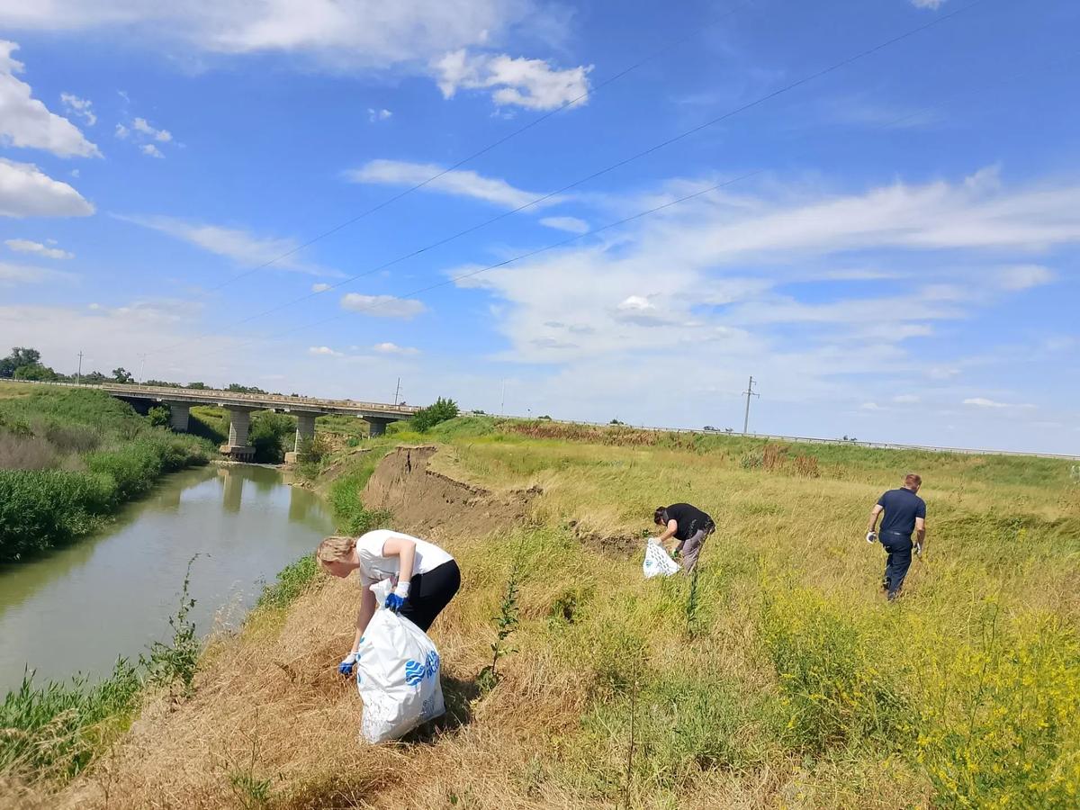 В Изобильненском округе провели всероссийский субботник на четырёх водоёмах