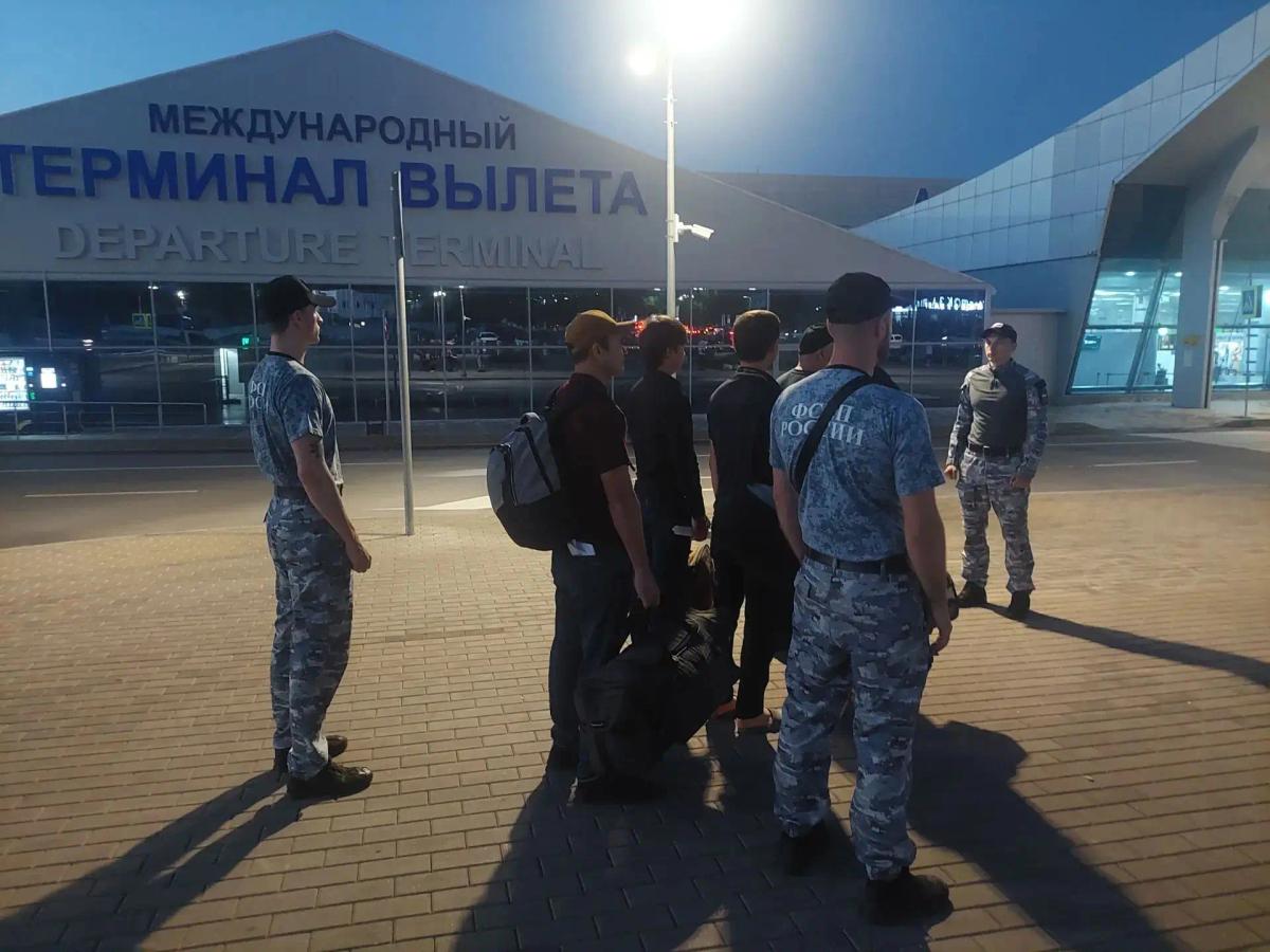 Пятерых нелегальных мигрантов выдворили из Ставропольского края