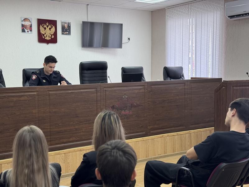 В Ставрополе полицейские пришли в гости к студентам