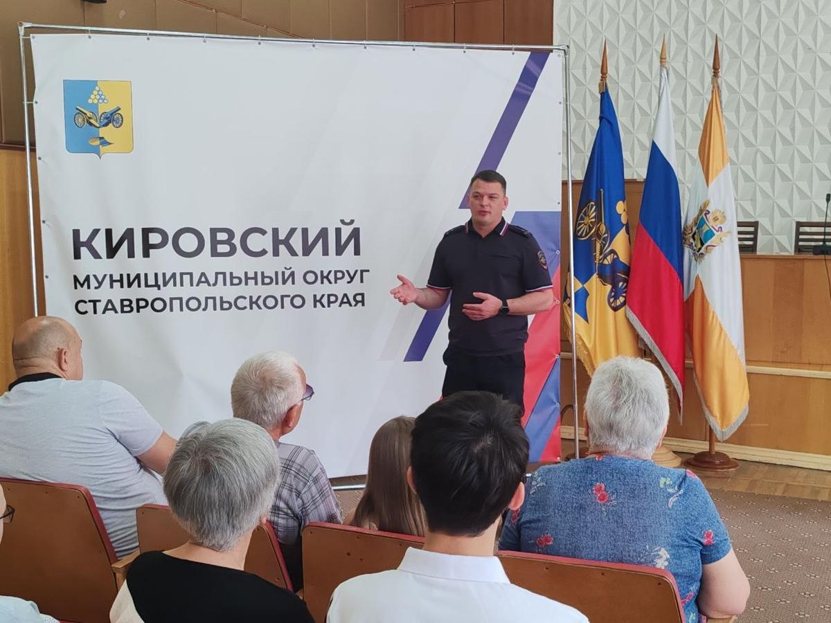 В Кировском округе полицейские оказали правовую помощь опекунам