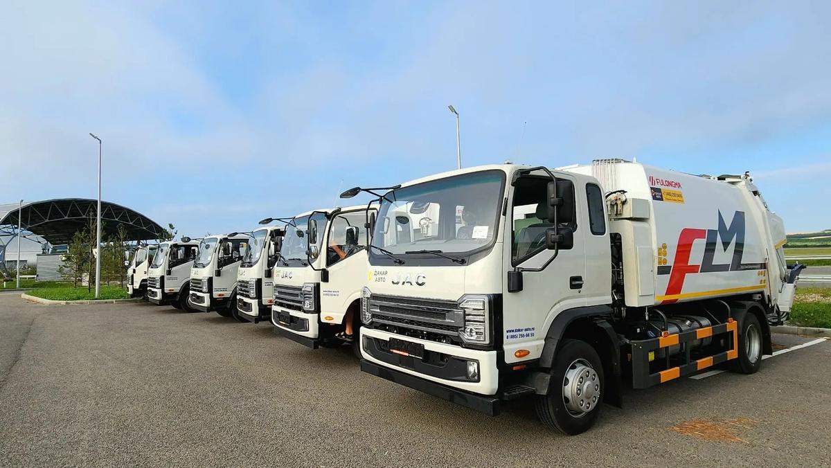 Восемь новых мусоровозов прибыли на Ставрополье