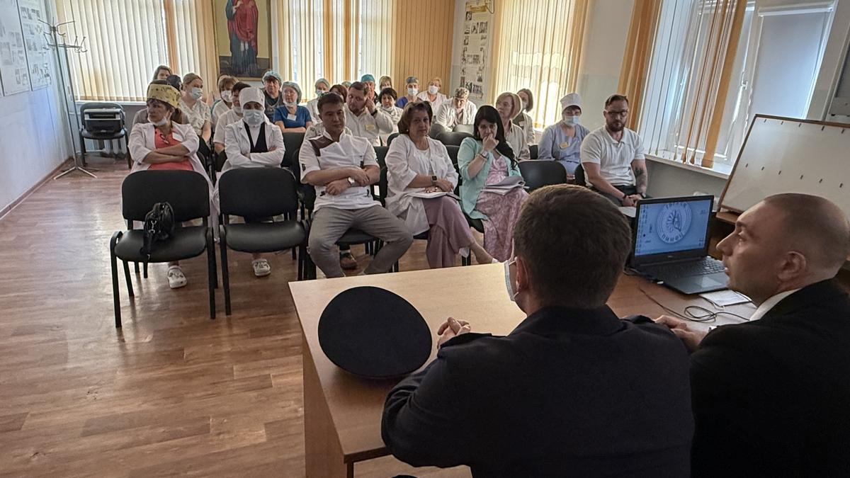 В Пятигорске полицейский рассказал врачам о действиях мошенников