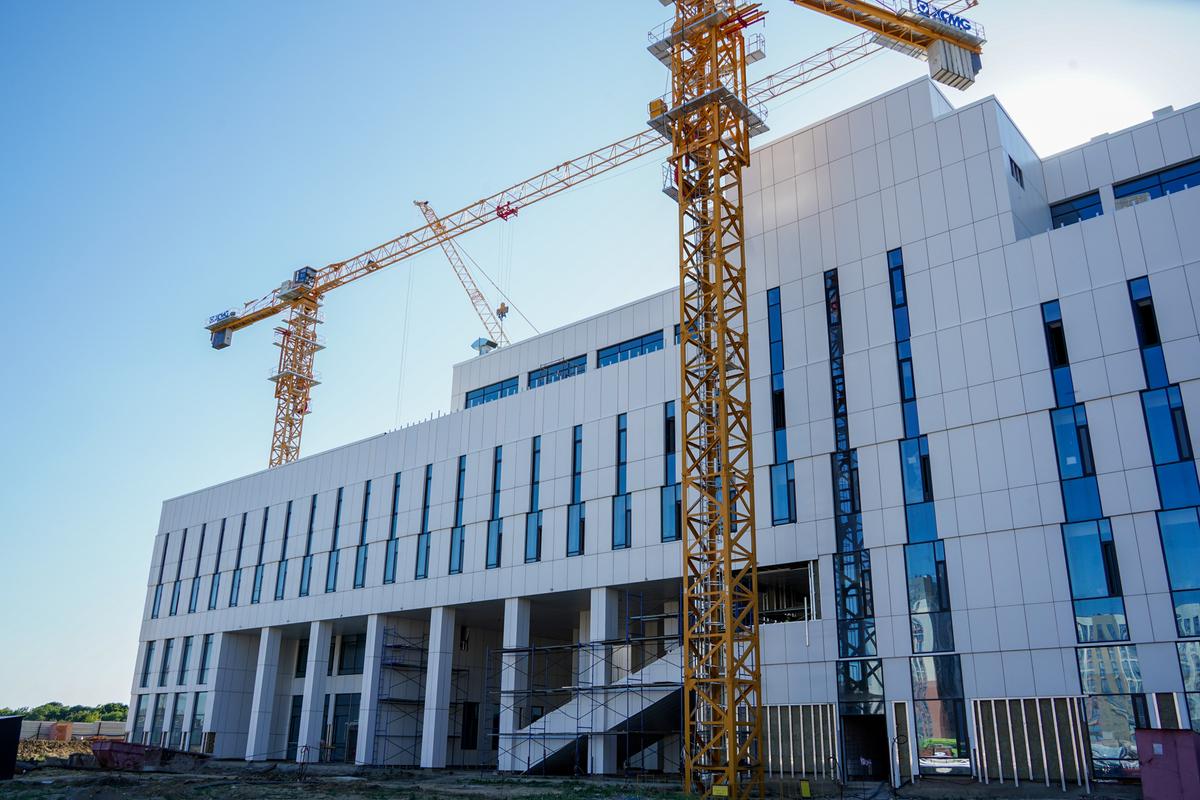 Губернатор проверил возведение культурно-образовательного центра в Ставрополе