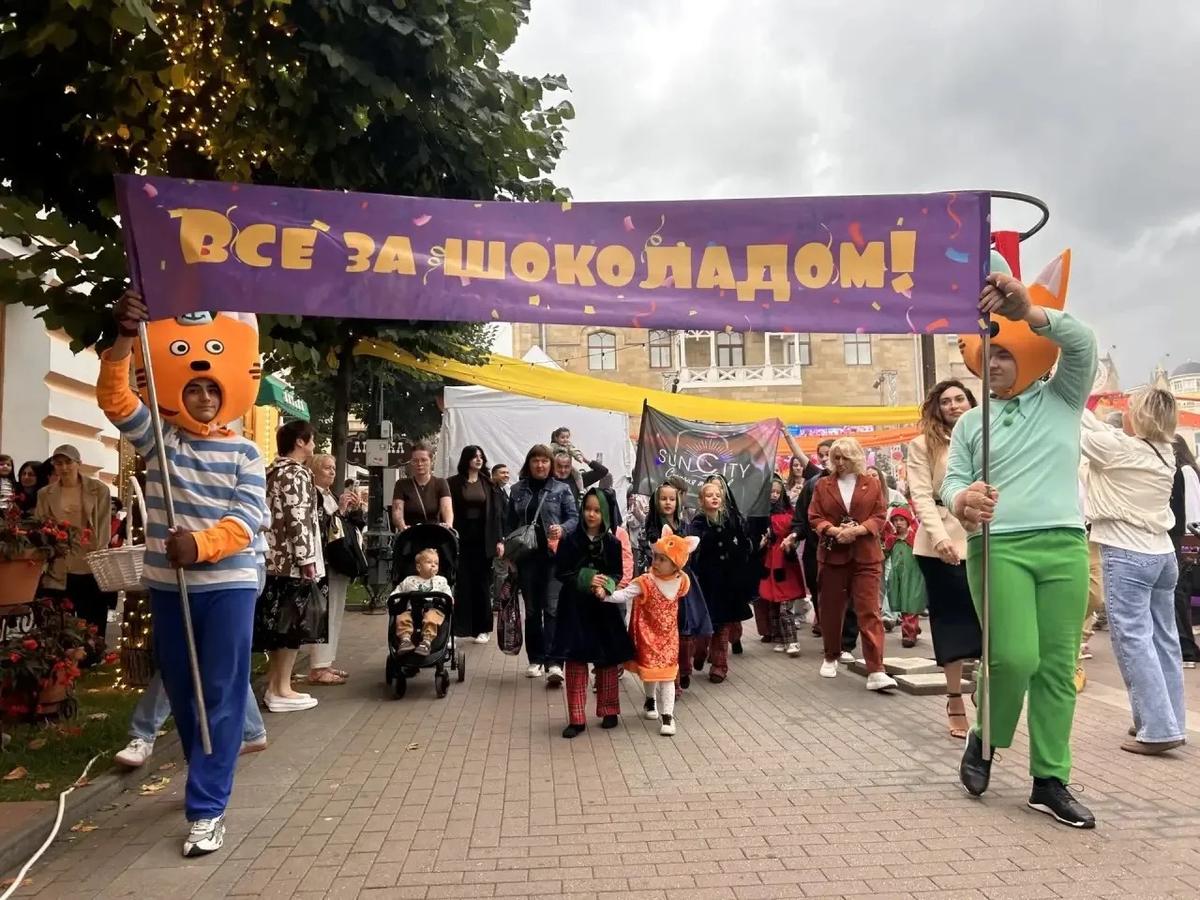 В Кисловодске Чебурашка угощал гостей апельсиновым желе