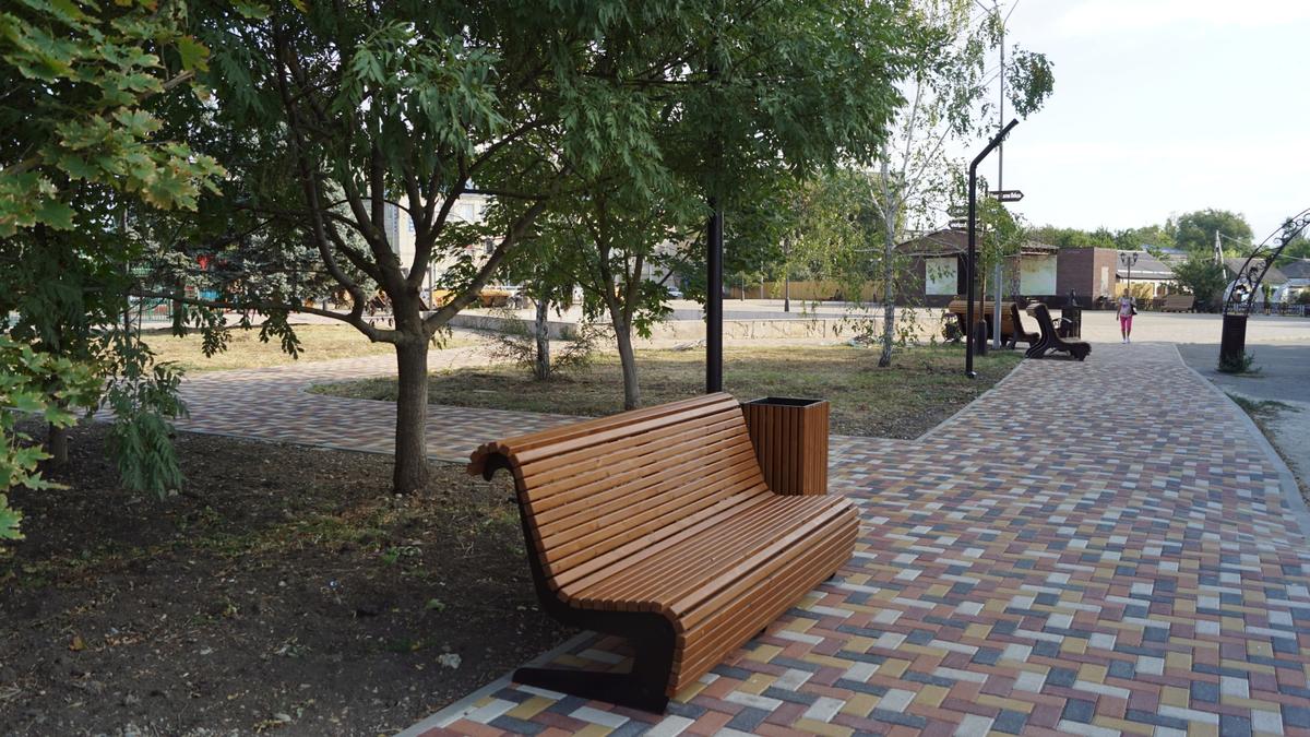 Сквер в честь 65-летия Победы преобразился после обновления в Грачевском округе