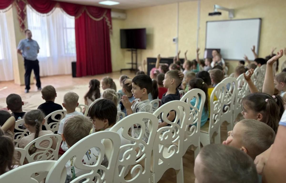 В Ставрополе полицейские и общественники провели для дошколят урок безопасности