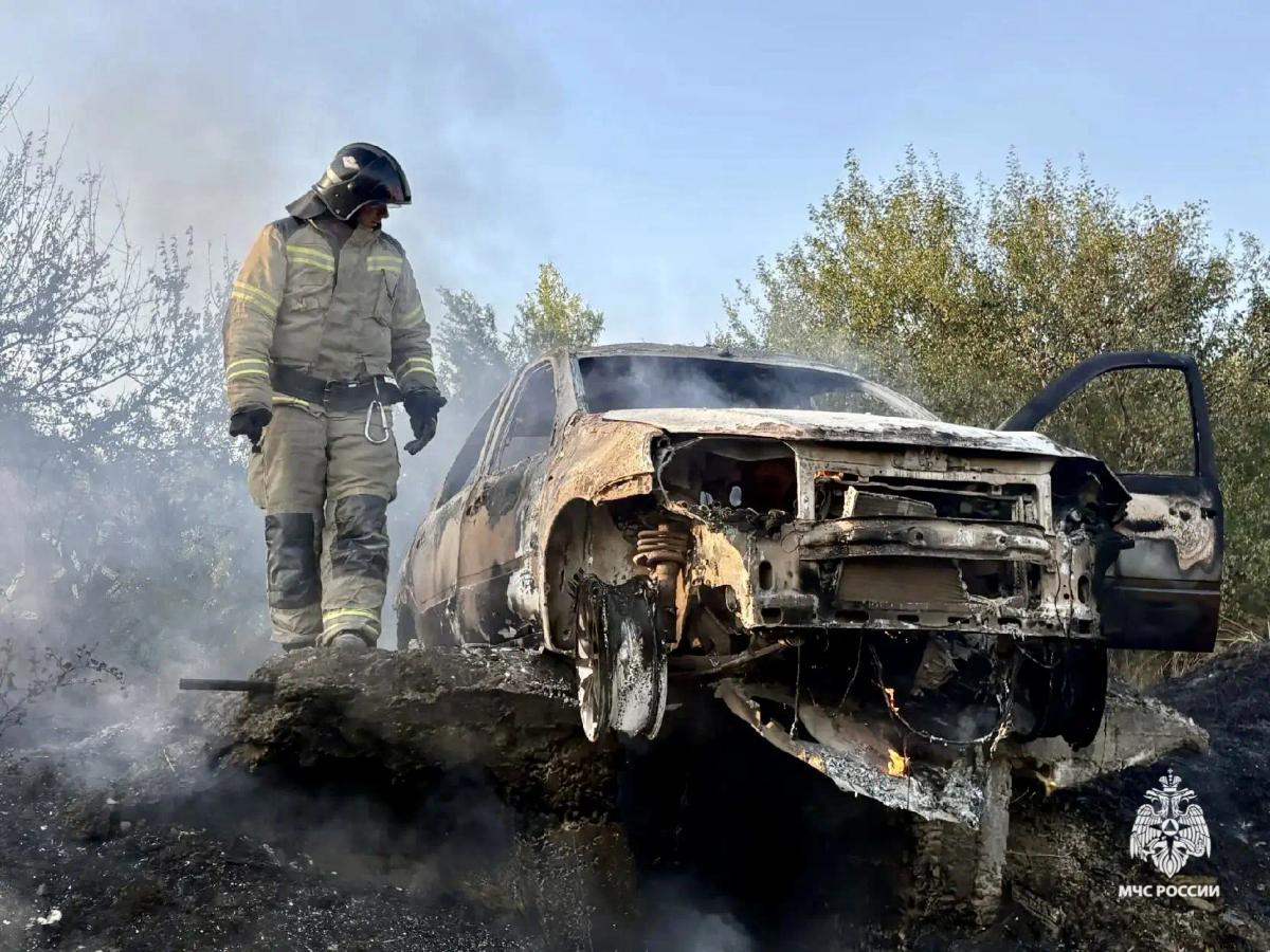 30-летний мужчина пострадал при возгорании авто в Верхней Татарке