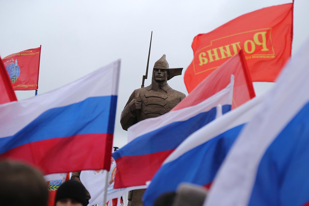 Выставки, концерты и мастер-классы пройдут в День российского флага 22 августа