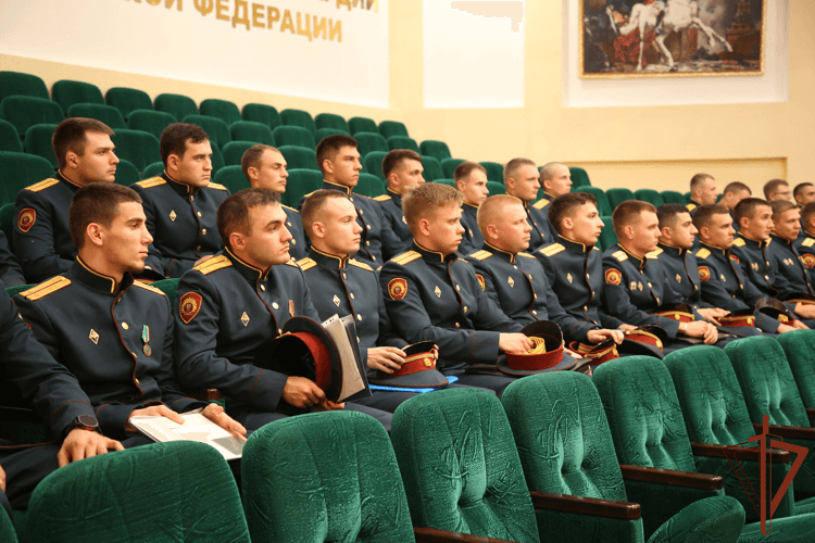 В Пятигорске руководство Росгвардии встретилось с выпускниками военных вузов