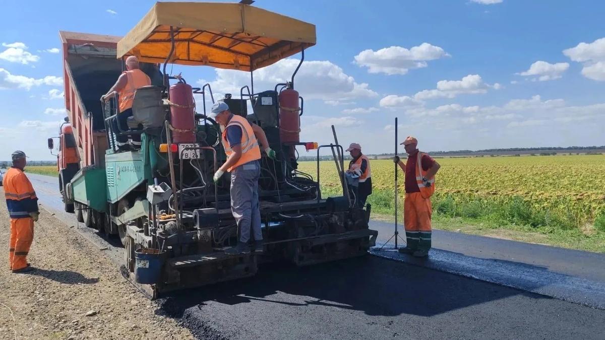 Близится к завершению ремонт дороги в Ипатовском округе