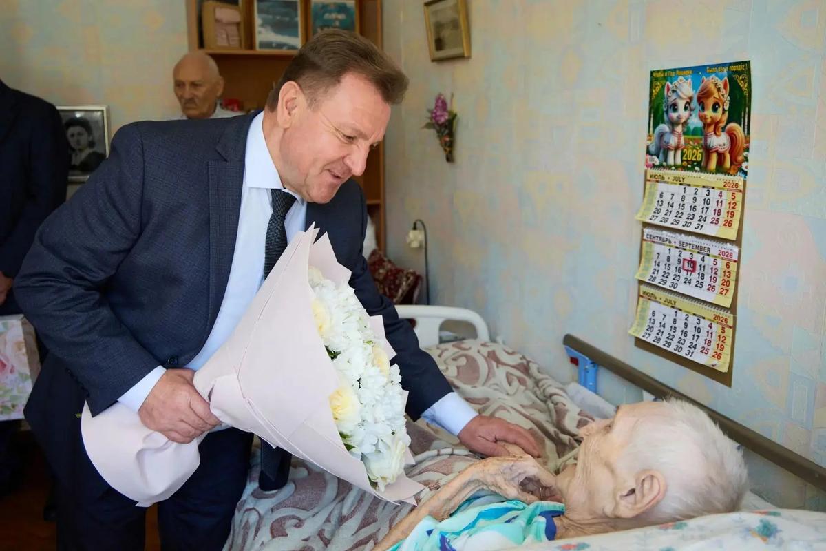 Долгожительницу Марию Дьяконову со 103-летием поздравил мэр Ставрополя