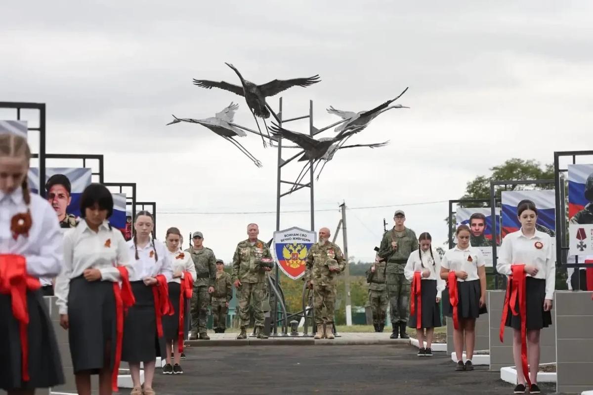 Аллею памяти бойцов СВО создали в селе Вревском на Ставрополье