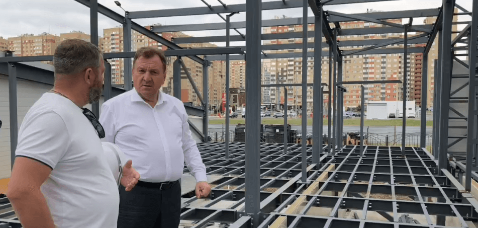 Глава Ставрополя проверил ход работ по строительству нового бассейна