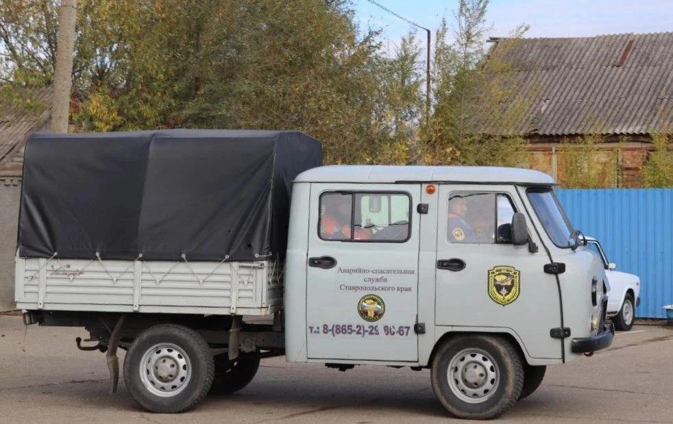 Спасатели вызволили троих рыбаков, застрявших у реки на Ставрополье