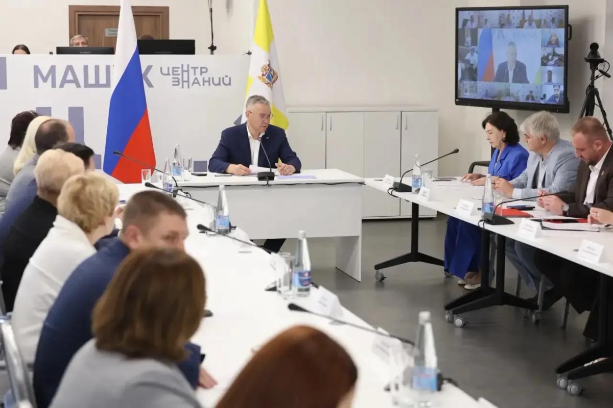 В Пятигорске губернатор встретился с активистами «Движения Первых»
