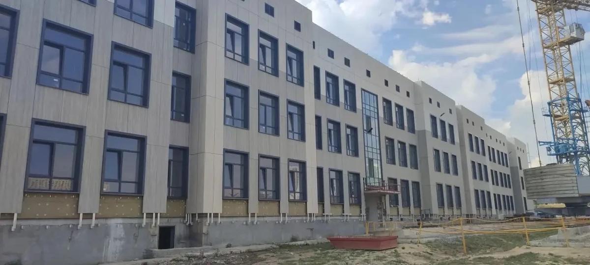 Школа в Ставрополе на улице Андрея Голуба готова на 70%