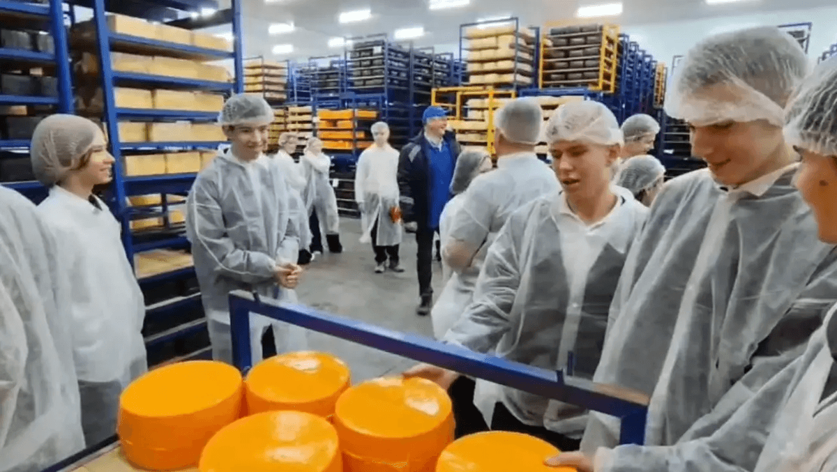 Школьники из Ипатово побывали на предприятии в рамках профтура