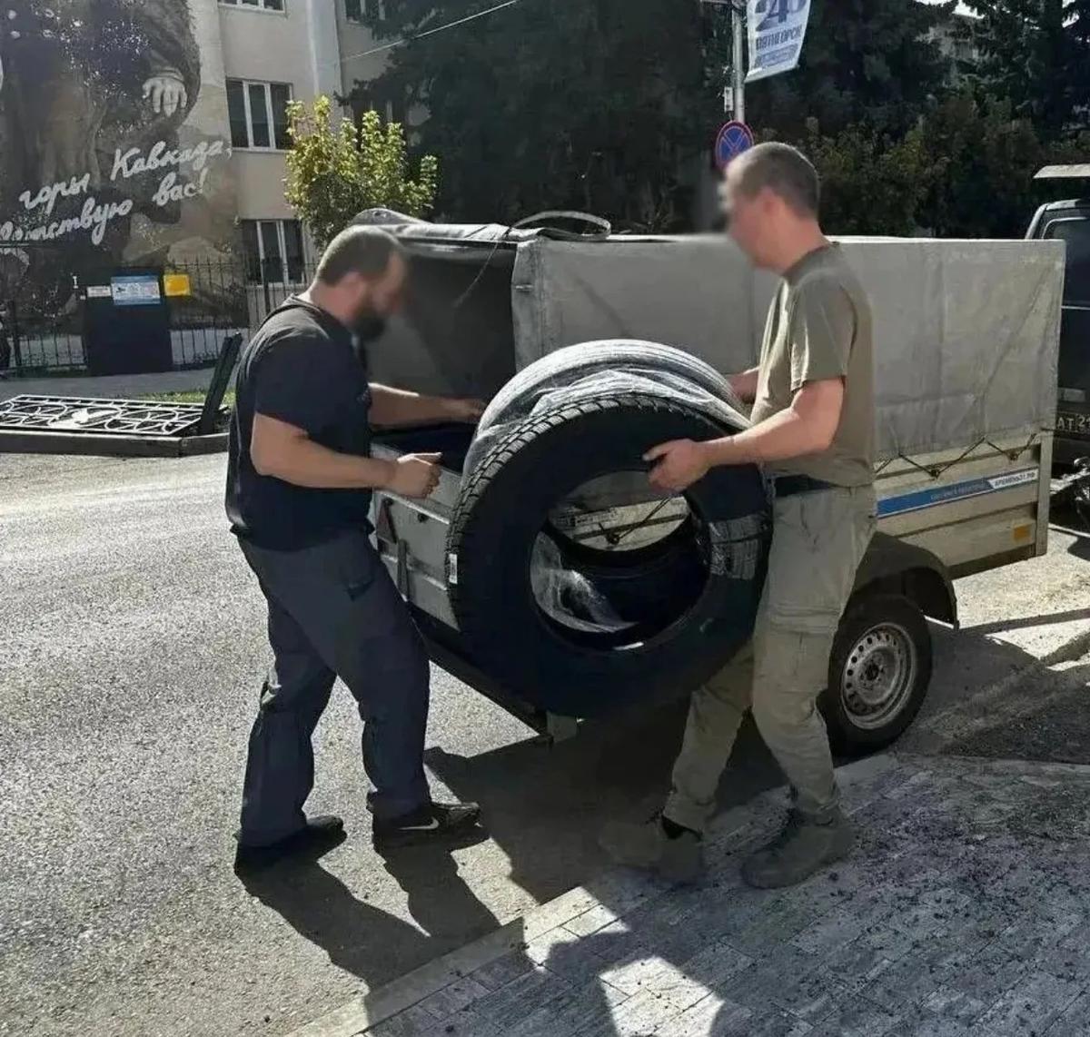 Солнечные панели отправили на фронт в составе гумконвоя из Пятигорска