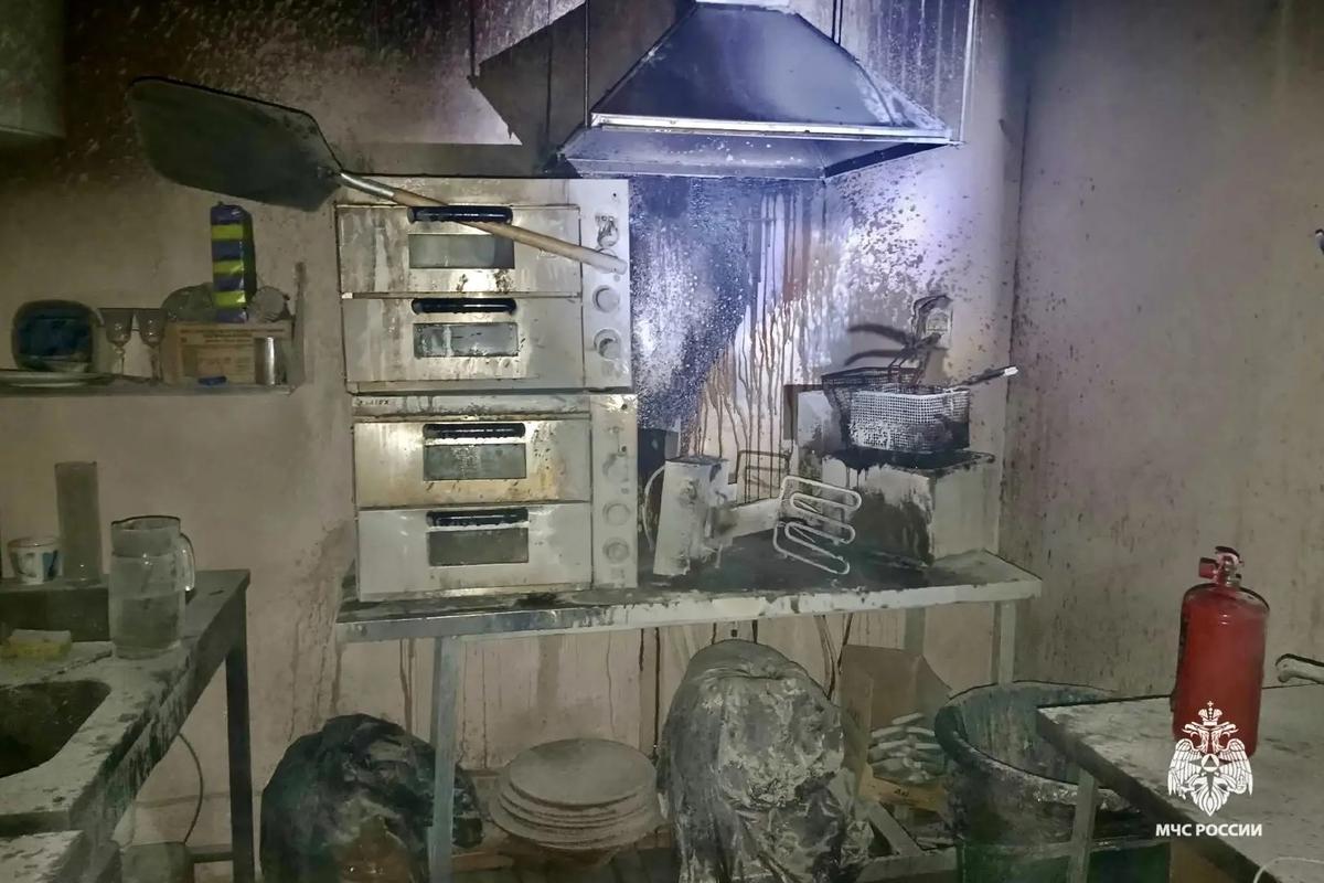 На кухне в игровом центре Ставрополя из-за раскаленного масла случился пожар