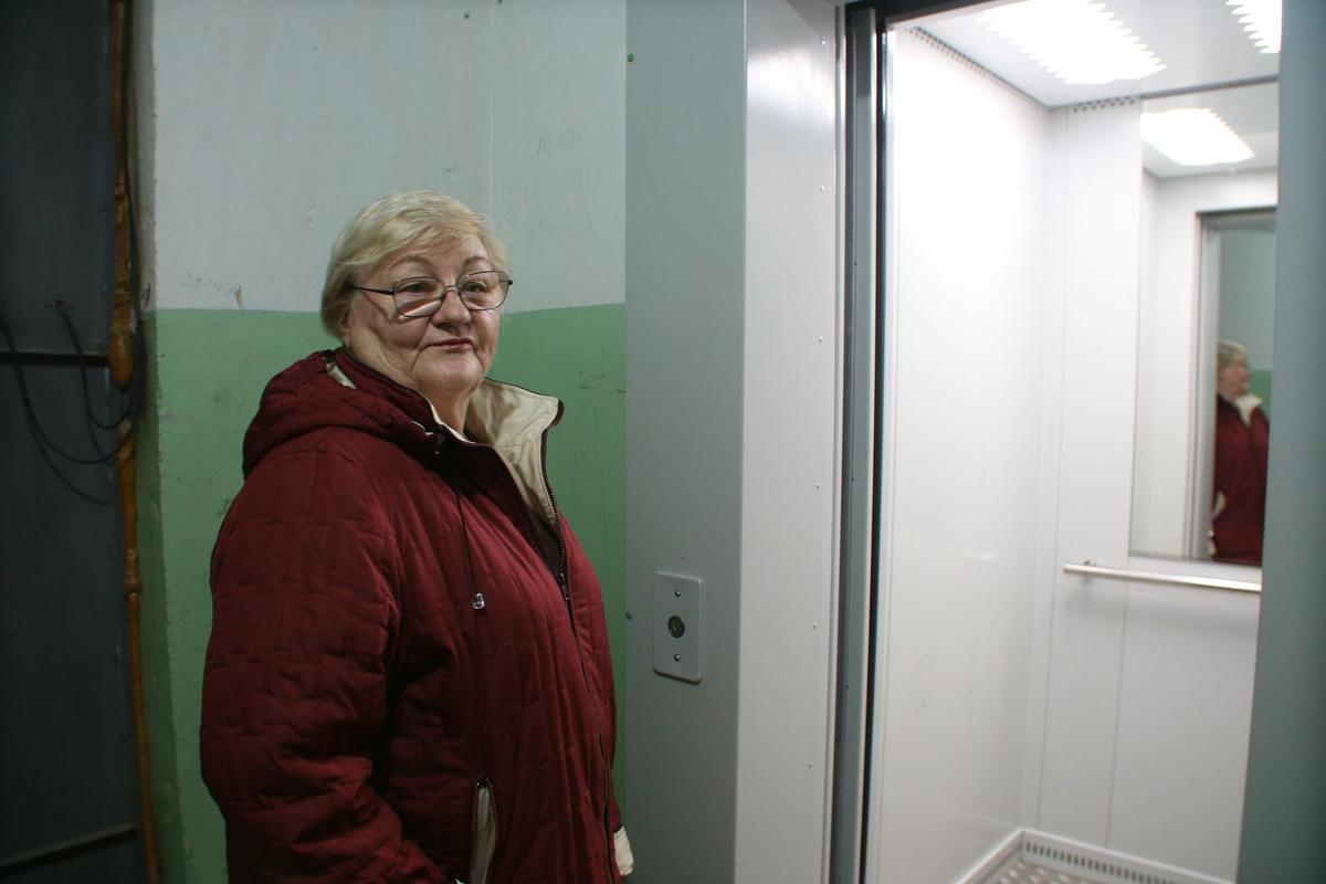 В шахту нового лифта в Ставрополе заглянули сотрудники Фонда капремонта и СМИ