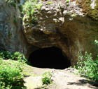 К пещере первобытного человека
