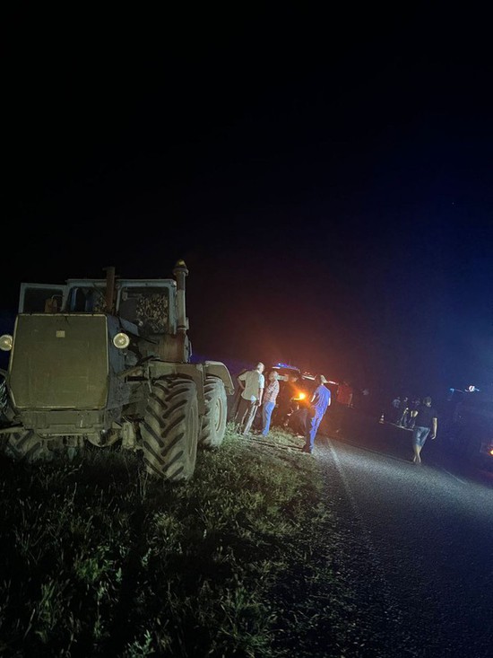 Смертельное столкновение с трактором в Советском округе. Фото ГИБДД СК