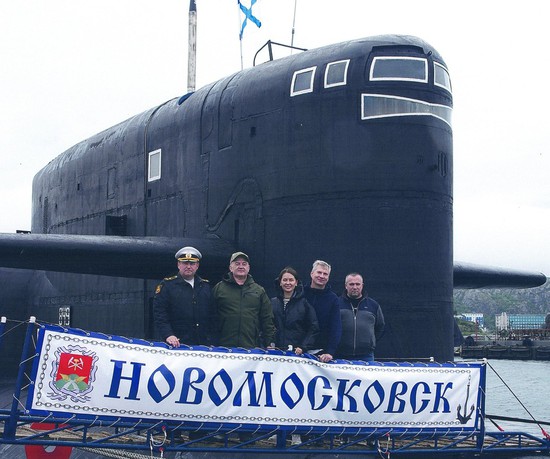 Ставропольская делегация около подводной лодки Северного флота. АНО «На волне патриотизма» 