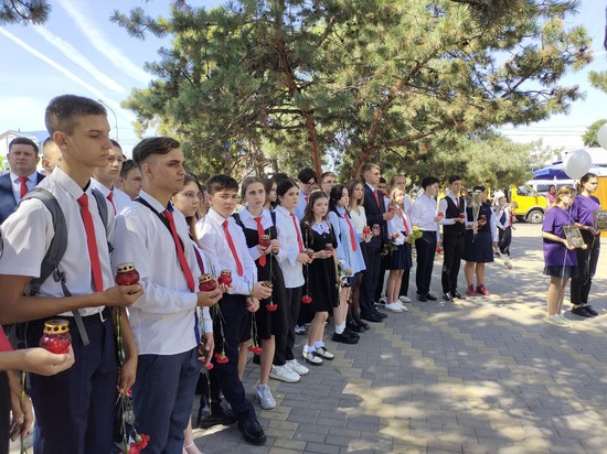Студенты и школьники пришли на митинг. Пресс-служба ГУ МВД России по Ставропольскому краю