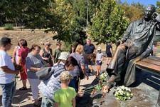 Пятигорчане возложили цветы в день памяти писателя. Пресс-служба администрации города-курорта