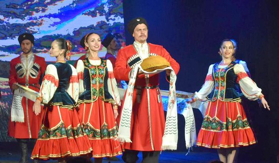 На сцене – ансамбль «Ставрополье»