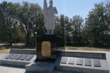 Памятник воинам-землякам. Администрация Курского округа