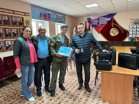 Волонтерские группы передали гуманитарный груз бойцу. Администрация Новоалександровского округа