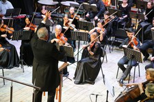 На сцене симфонический оркестр филармонии под управлением Андрея Абрамова. Фото Александра Плотникова