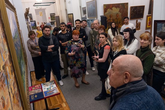 Директор музея Зоя Белая провела первую экскурсию выставки «Кавказский маршрут». ГБУК СК СКМИИ