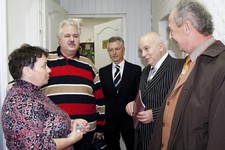 Слева направо: А. В. Ашихмина, Г. Б. Корнетов, А. М. Васильев, Б. М. Бим-Бад, В. В. Колпачёв (17 октября 2007 года) 