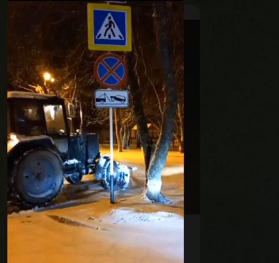 Спецтехника работала в Ставрополе всю ночь. Фото из Телеграм-канала мэра города Ивана Ульянченко