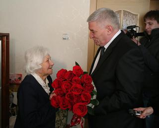 Матрёну Семёновну Наздрачёву поздравил глава администрации Ставрополя Андрей Джатдоев, Наздрачёва, юбилей